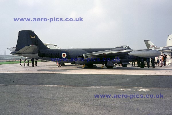 Canberra B(I) Mk.8 WT339 St.Mawgan 16091967 D18902