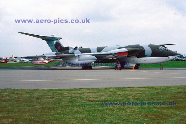 Victor K Mk.2 XL233 Mildenhall 23081980 D12811