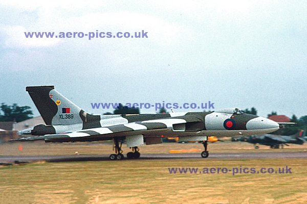 Vulcan B Mk.2 XL389 Finningley 29071977 D096-22