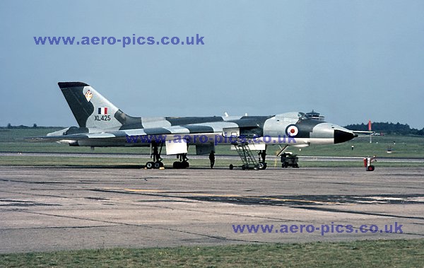 Vulcan B Mk.2 XL425 Lakenheath 18081973 D23203