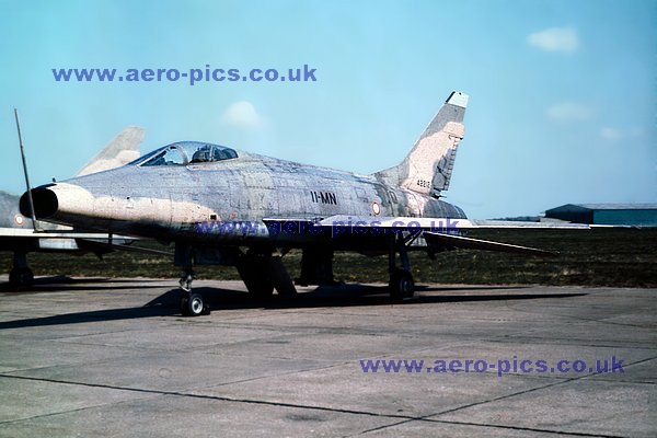 F-100D 54-2122 (11-MN) Sculthorpe 24041976 D085-02