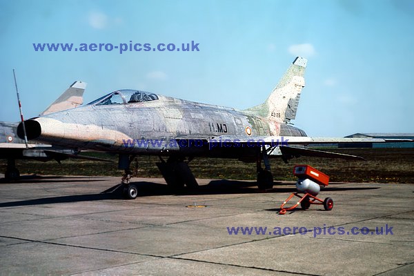 F-100D 54-2128 (11-MJ) Sculthorpe 24041976 D085-01