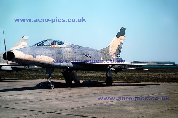 F-100D 54-2211 (11-MM) Sculthorpe 24041976 D084-25