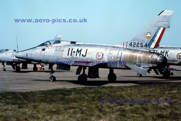 F-100D 54-2254 (11-MJ-G) Sculthorpe 24041976 D084-22