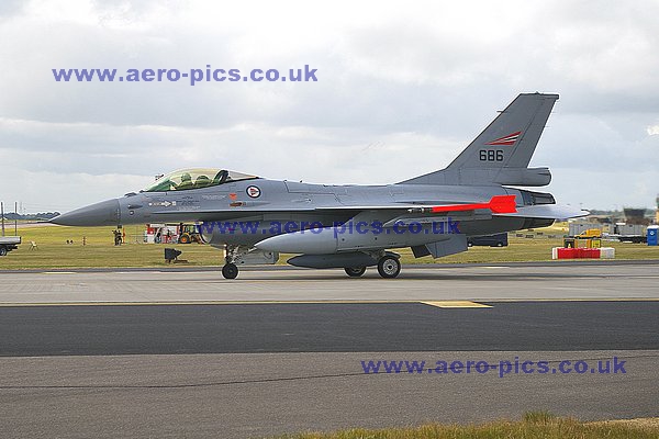 F-16AM 686 Waddington 06072009 D105-10