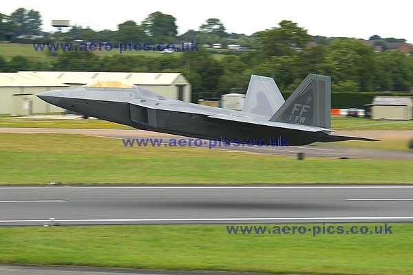 F-22A 03-4101 (2) Fairford 14072008 D050-05