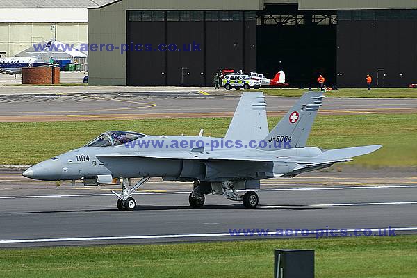 FA-18C J-5004 Fairford 18072009 D115-10