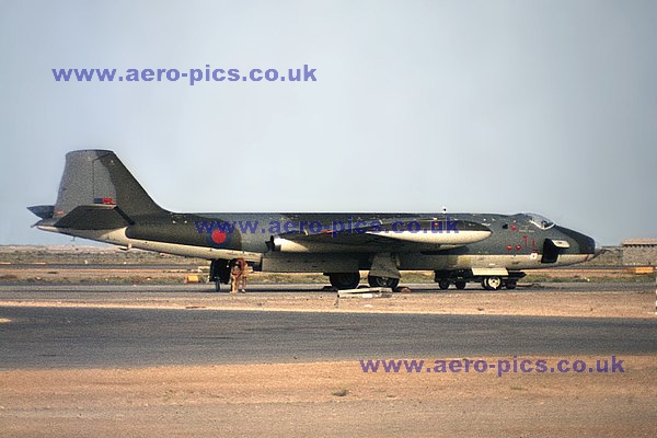 Canberra PR Mk.7 WT530 Masirah 18111972 D12617