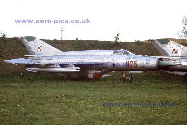 MiG-21R 94R021125 red 1125 Krakow 11102003 D034-12