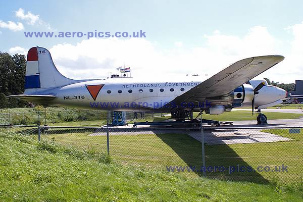 C-54A 42-107469 (NL-316) Lelystad 28072007 D034-17