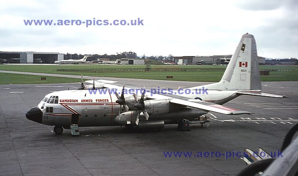 CC-130E 10323 Gatwick 27041969 D19708