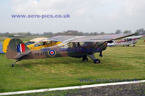 AOP Mk.V TW447 (OY-EFI) Halfpenny Green 13042009 D085-20