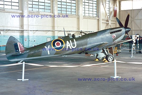 Spitfire LF Mk.XVIe SM411 (AU-Y) Cottesmore 15091973 D081-15